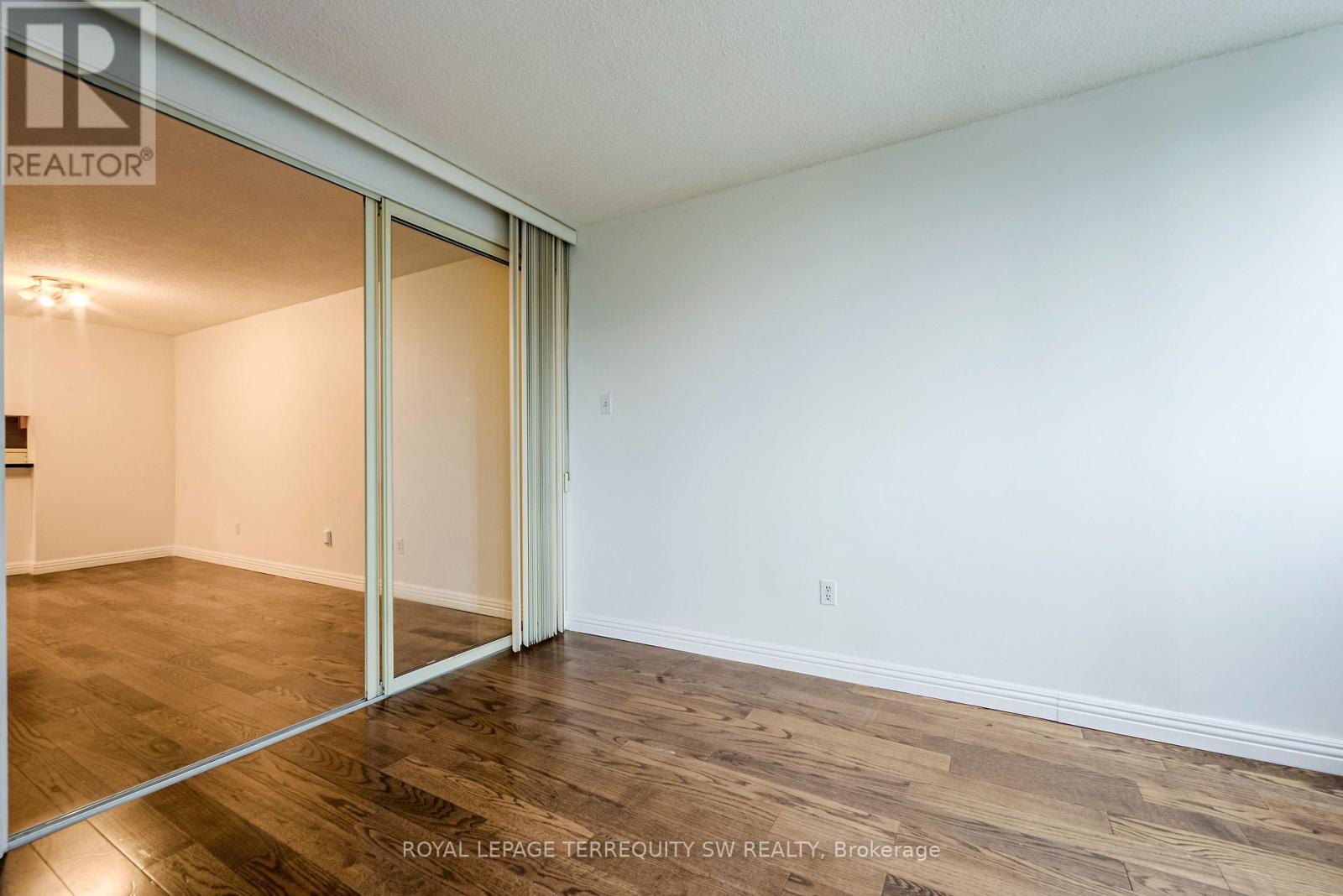 #407 1055 BAY STREET - 31