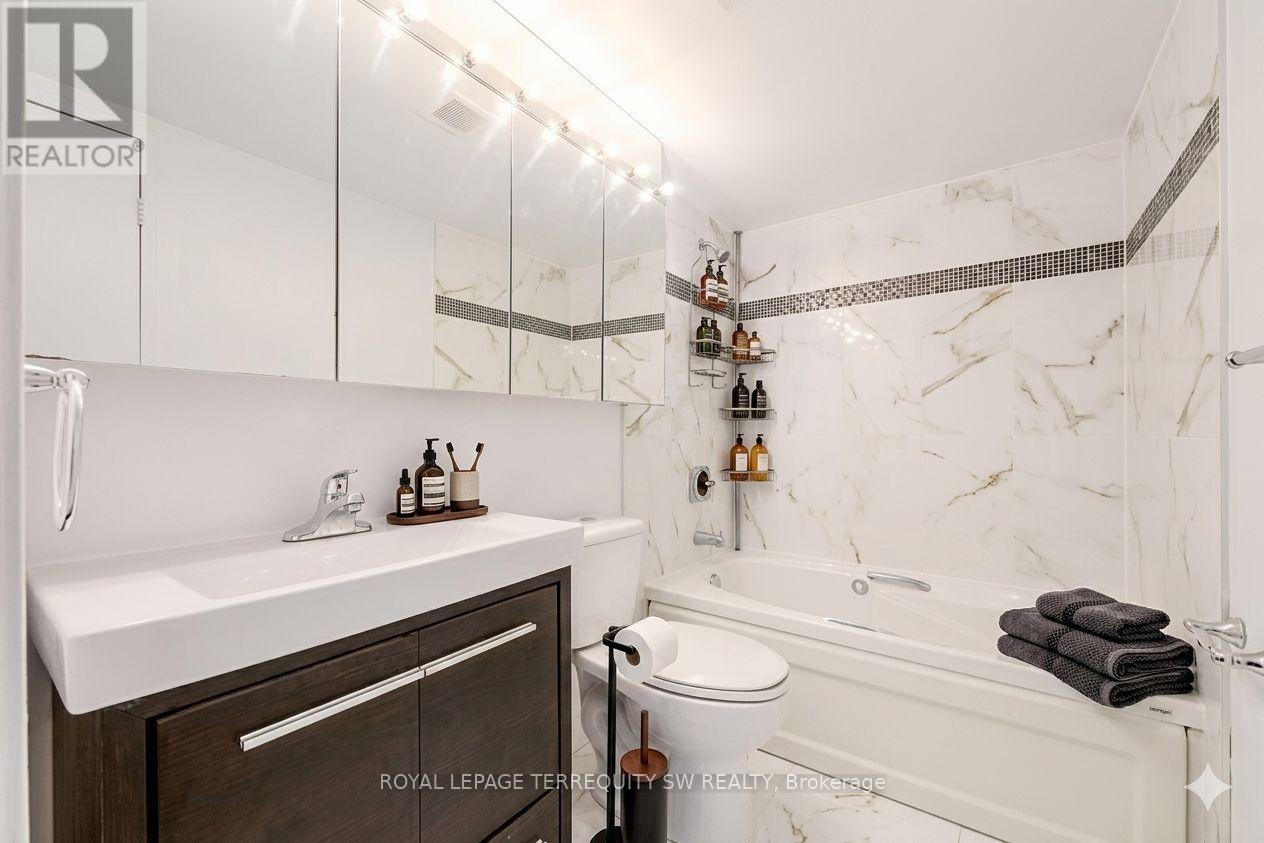 #407 1055 BAY STREET - 33