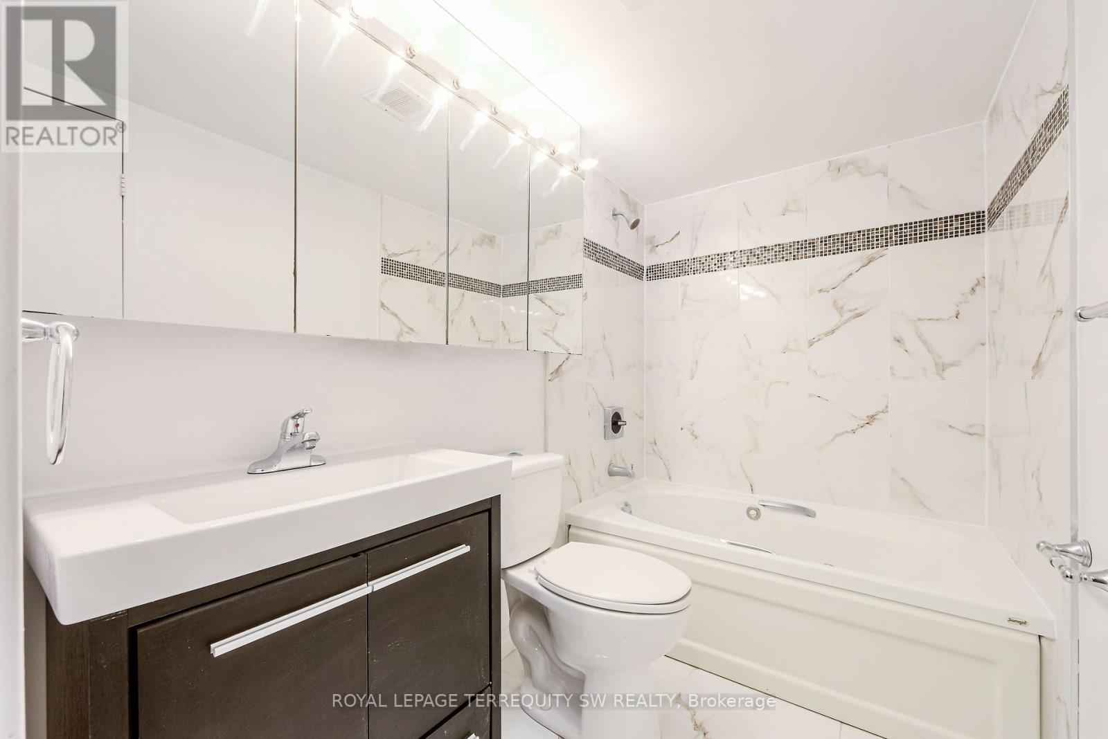 #407 1055 BAY STREET - 32