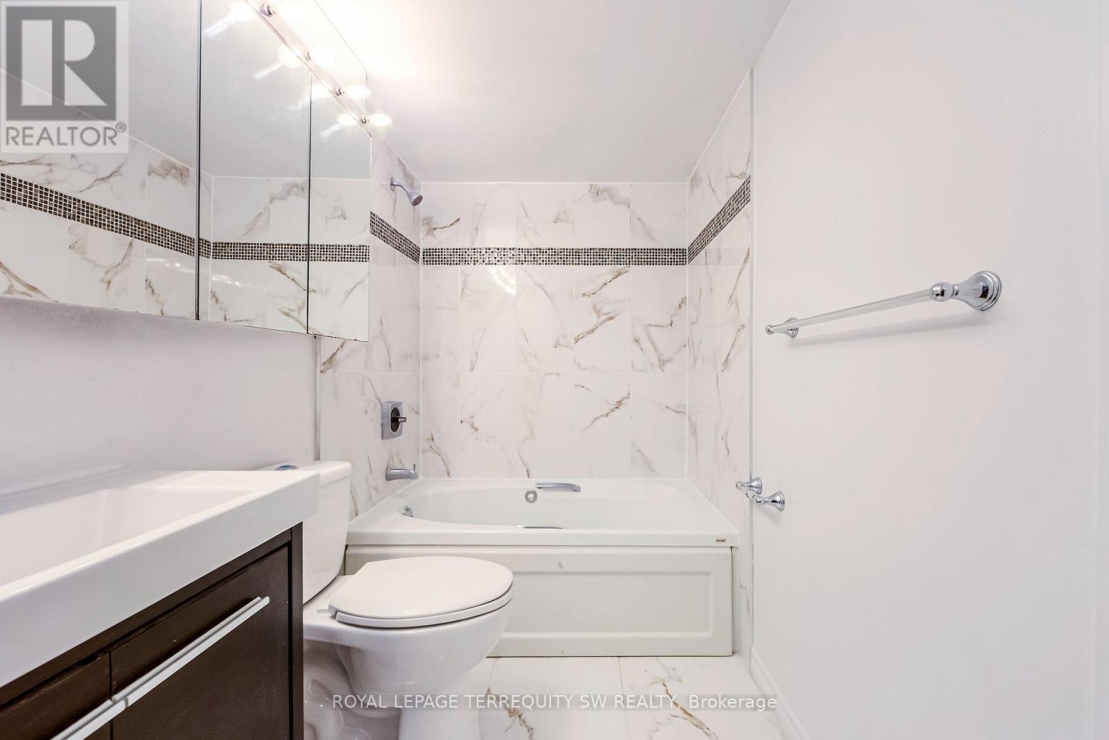 #407 1055 BAY STREET - 34