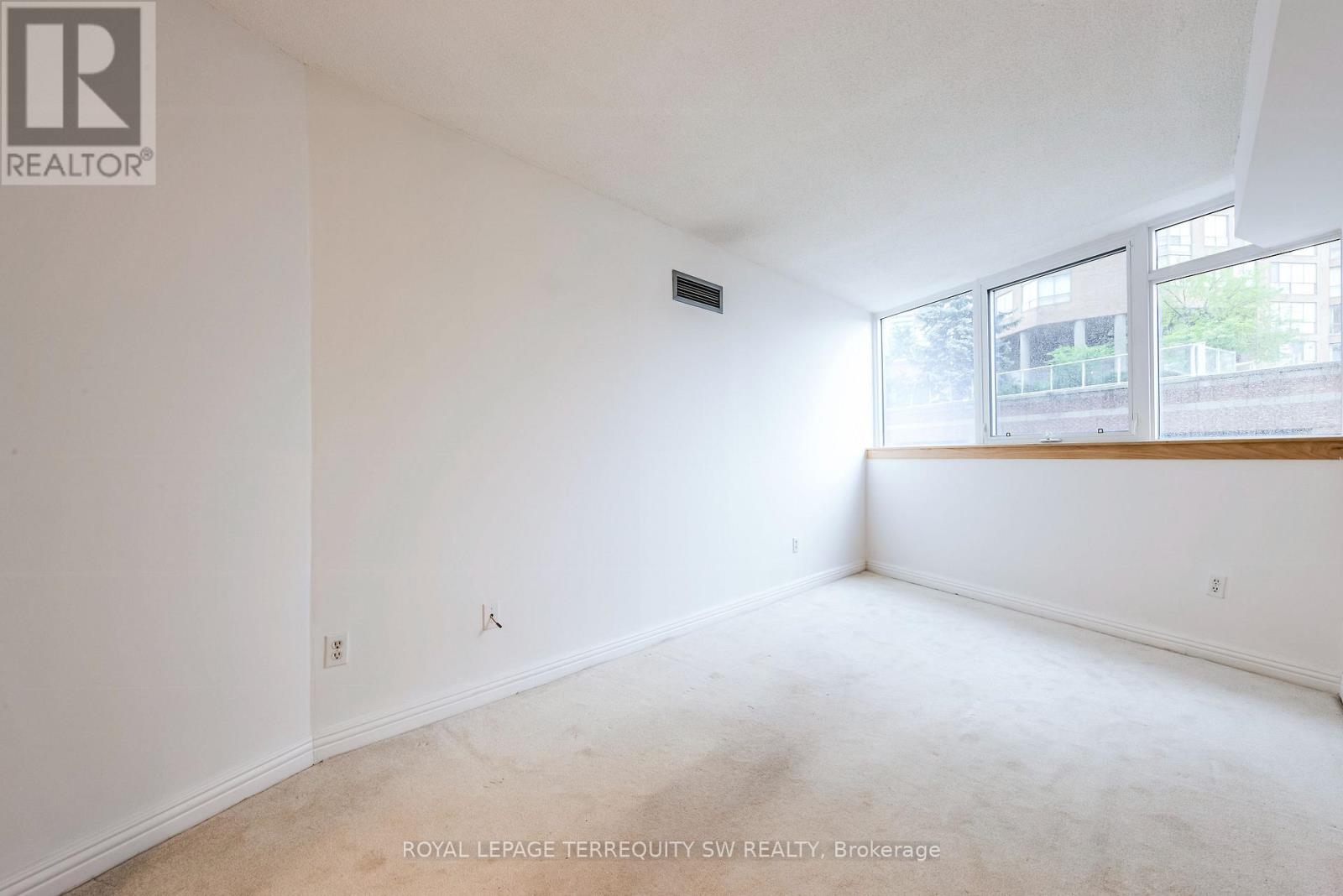 #407 1055 BAY STREET - 37
