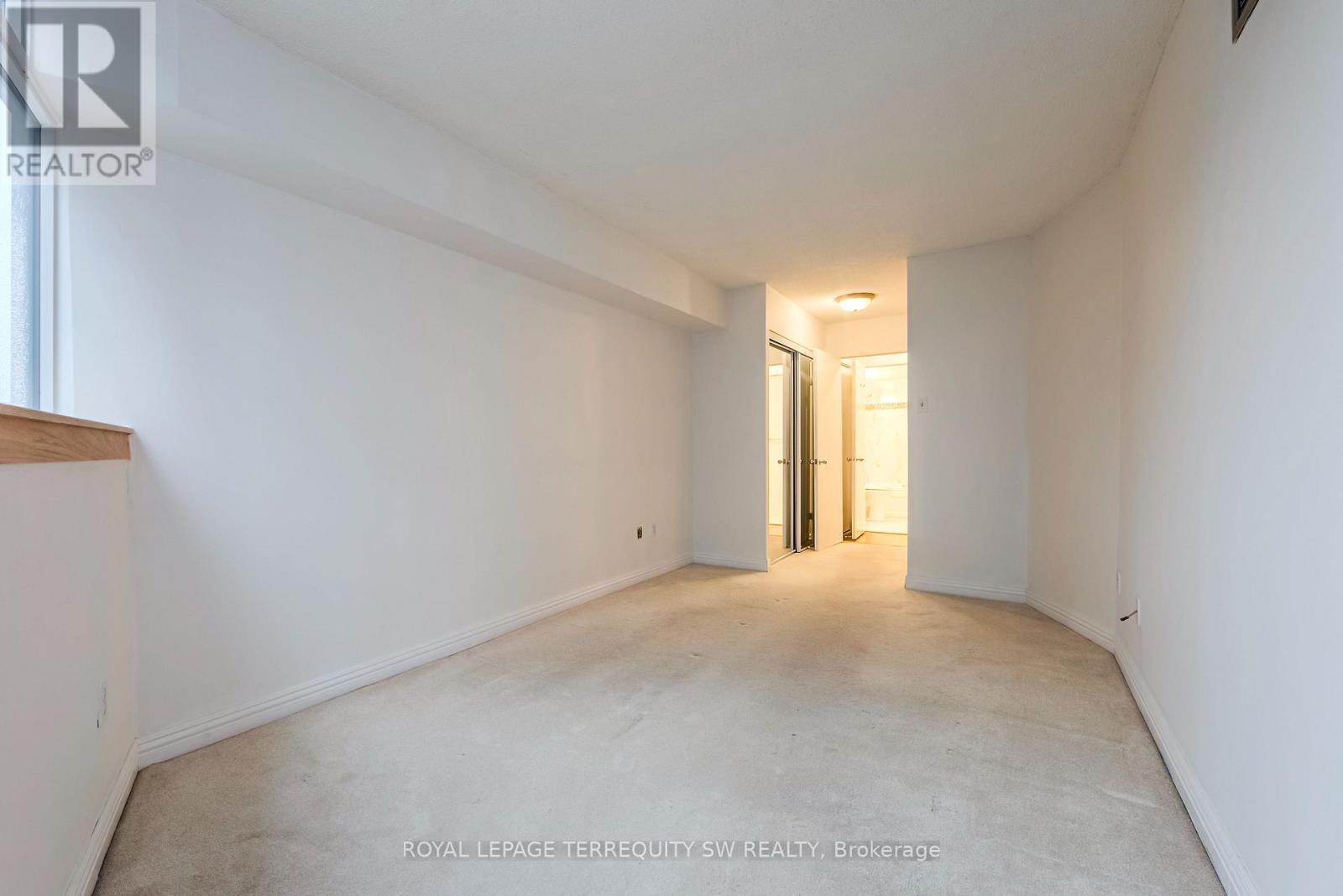 #407 1055 BAY STREET - 38