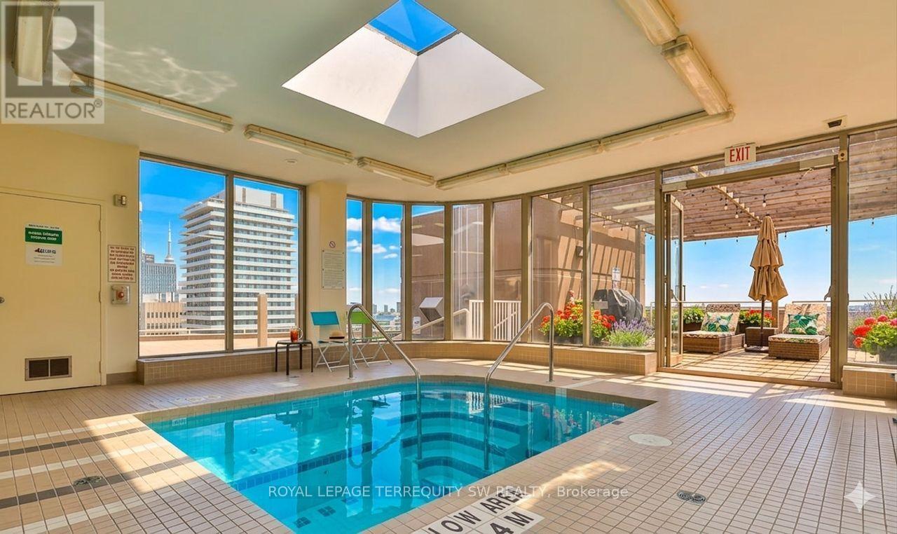 #407 1055 BAY STREET - 45