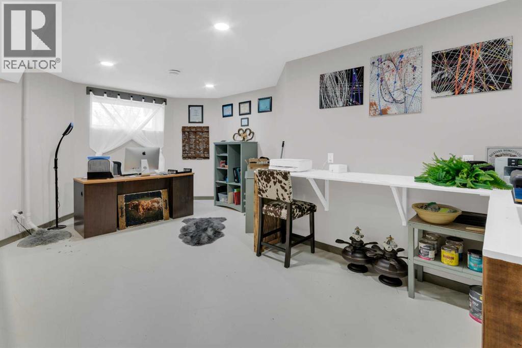136 Allen Crescent — photo 26