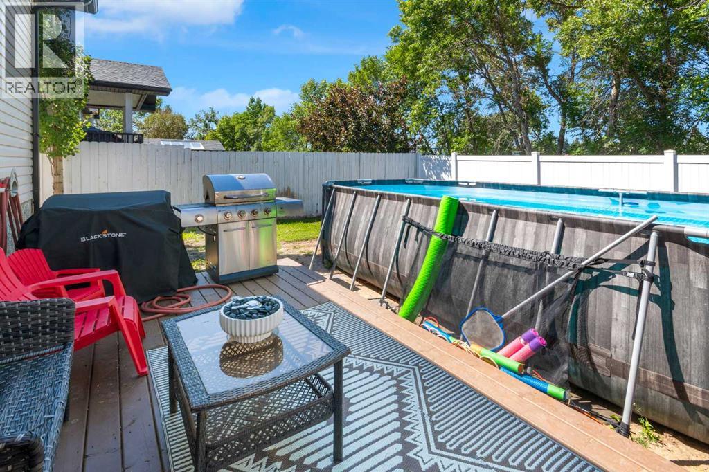 136 Allen Crescent — photo 32