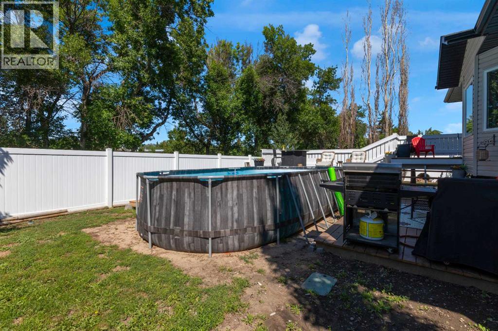 136 Allen Crescent — photo 33