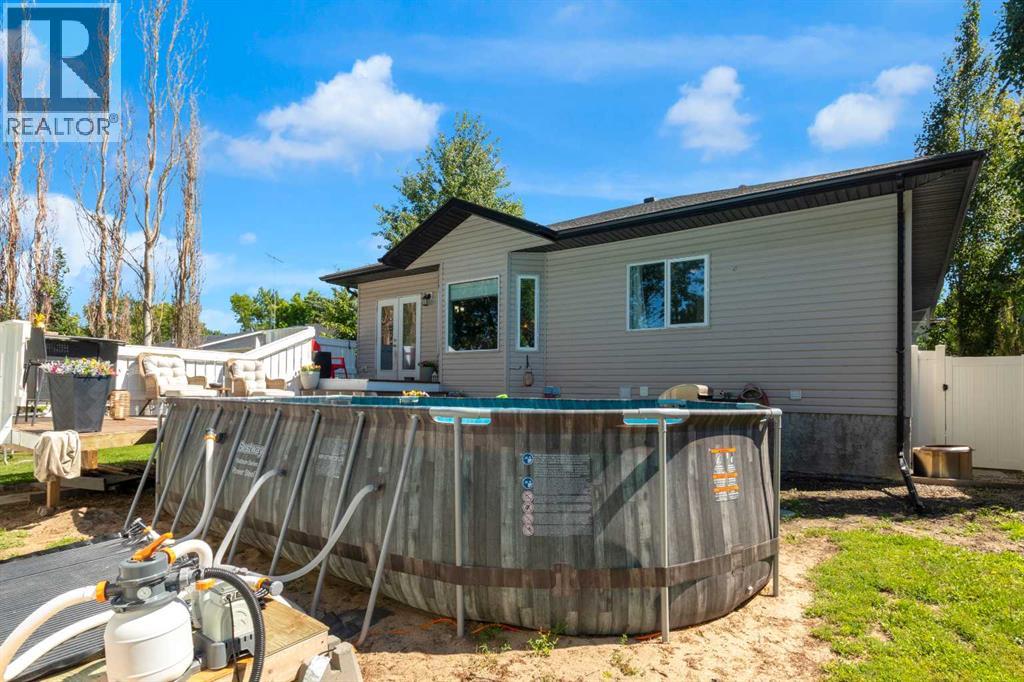 136 Allen Crescent — photo 34