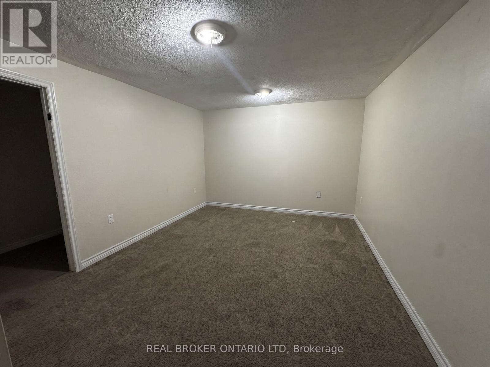 #25 475 SANDRINGHAM CRESCENT - 13