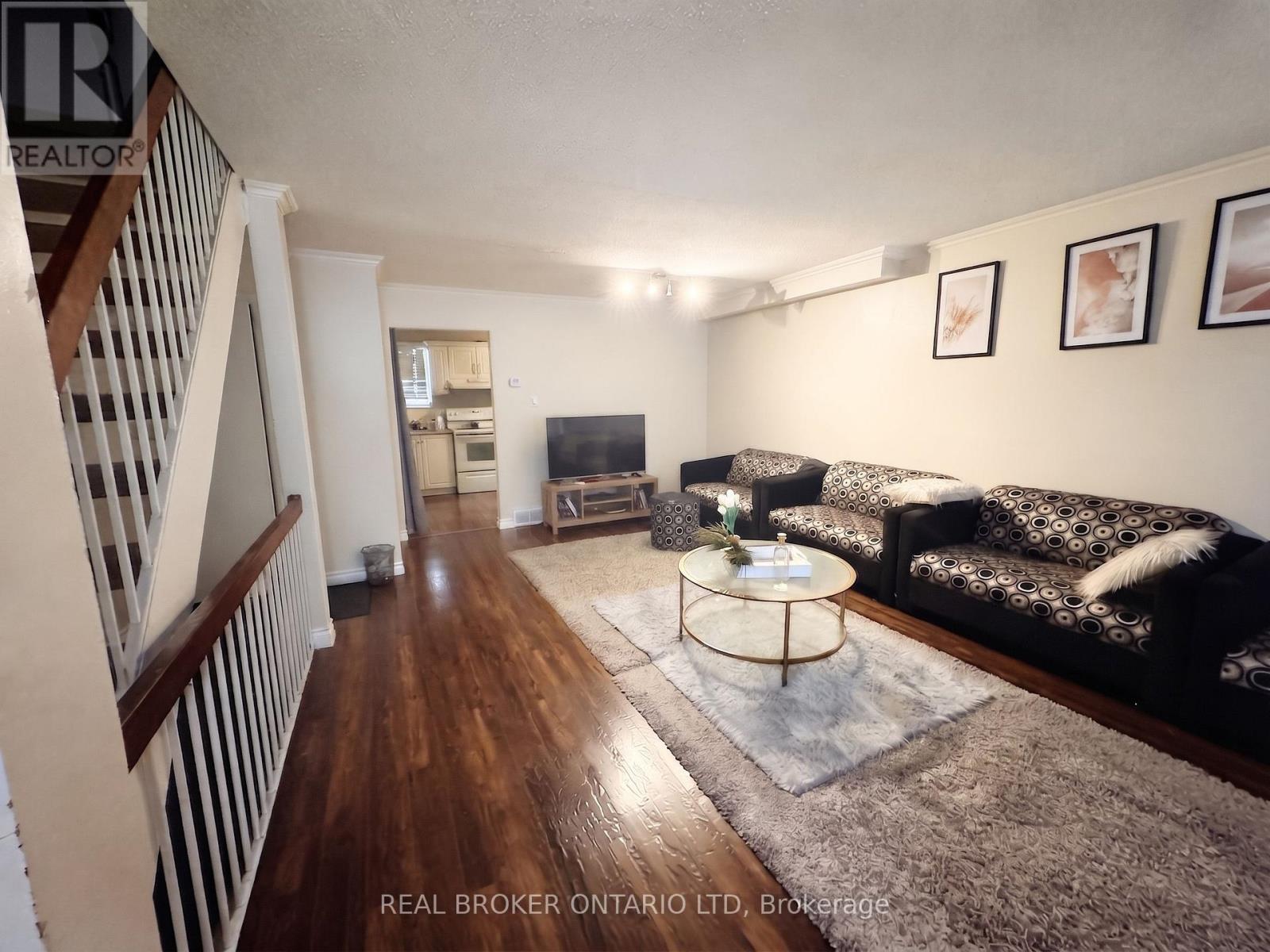 #25 475 SANDRINGHAM CRESCENT - 2