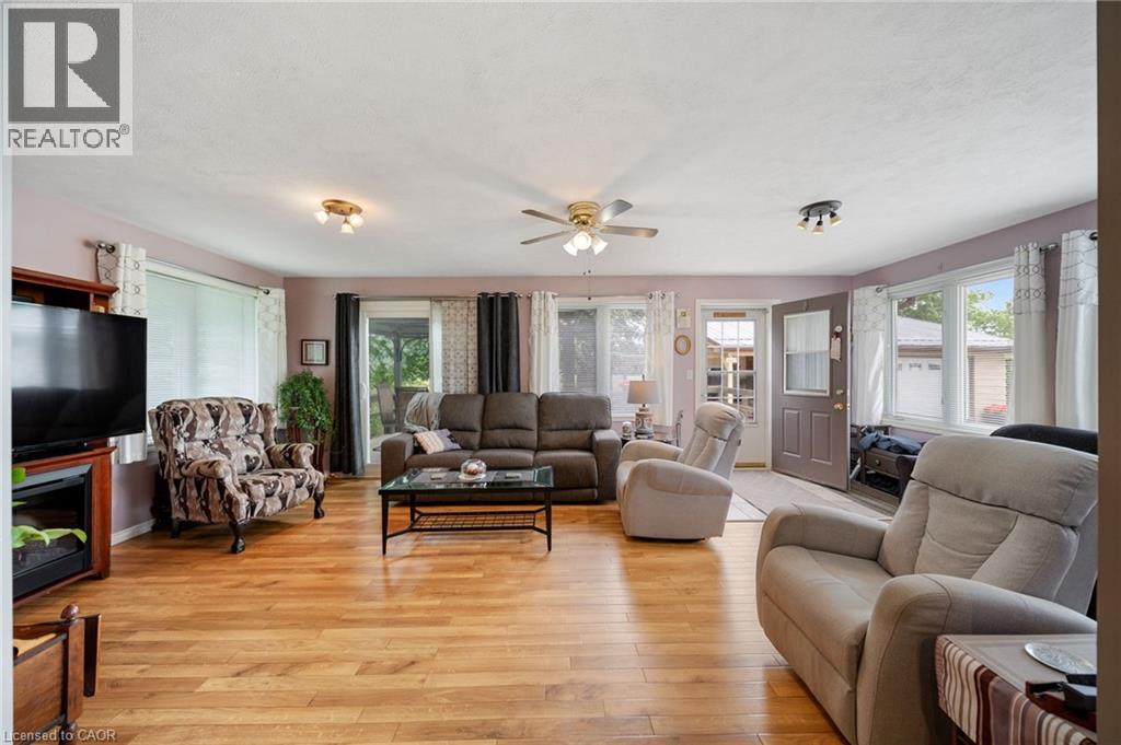 57 TALBOT Street W - Image 24