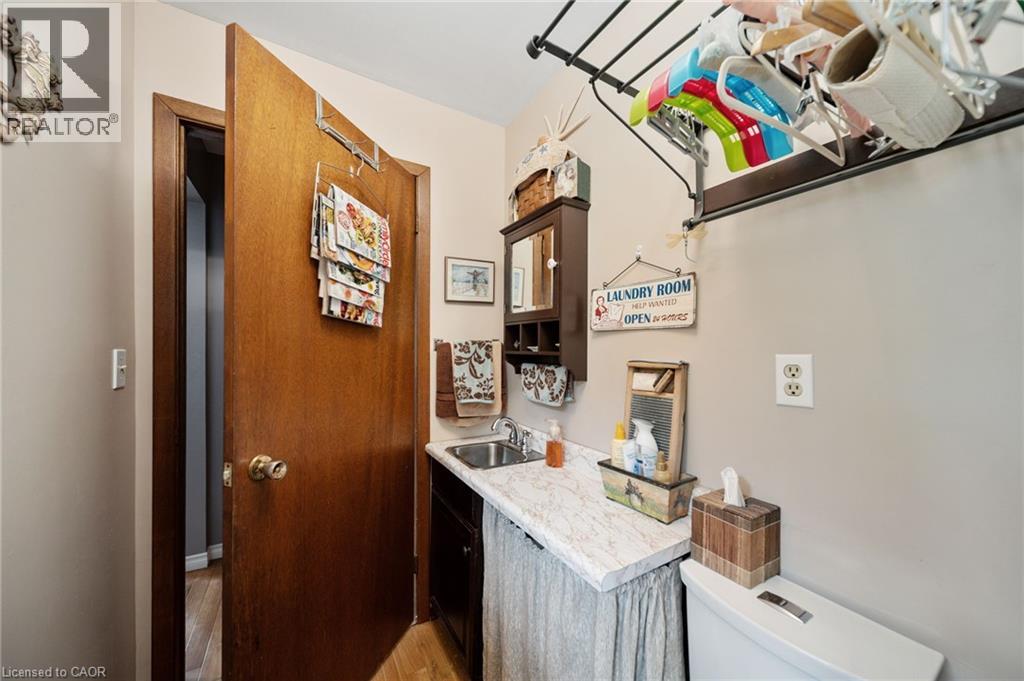 57 TALBOT Street W - Image 38