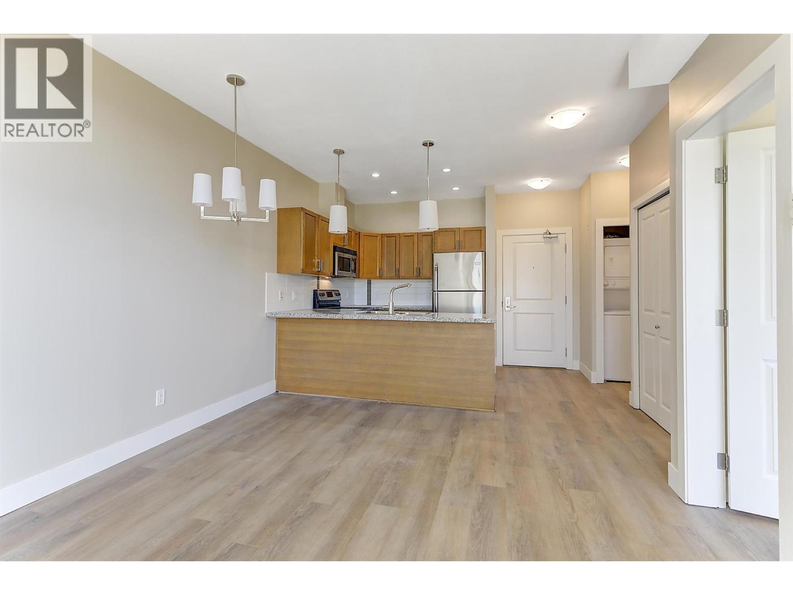 #512 3205 Skyview Lane - 12