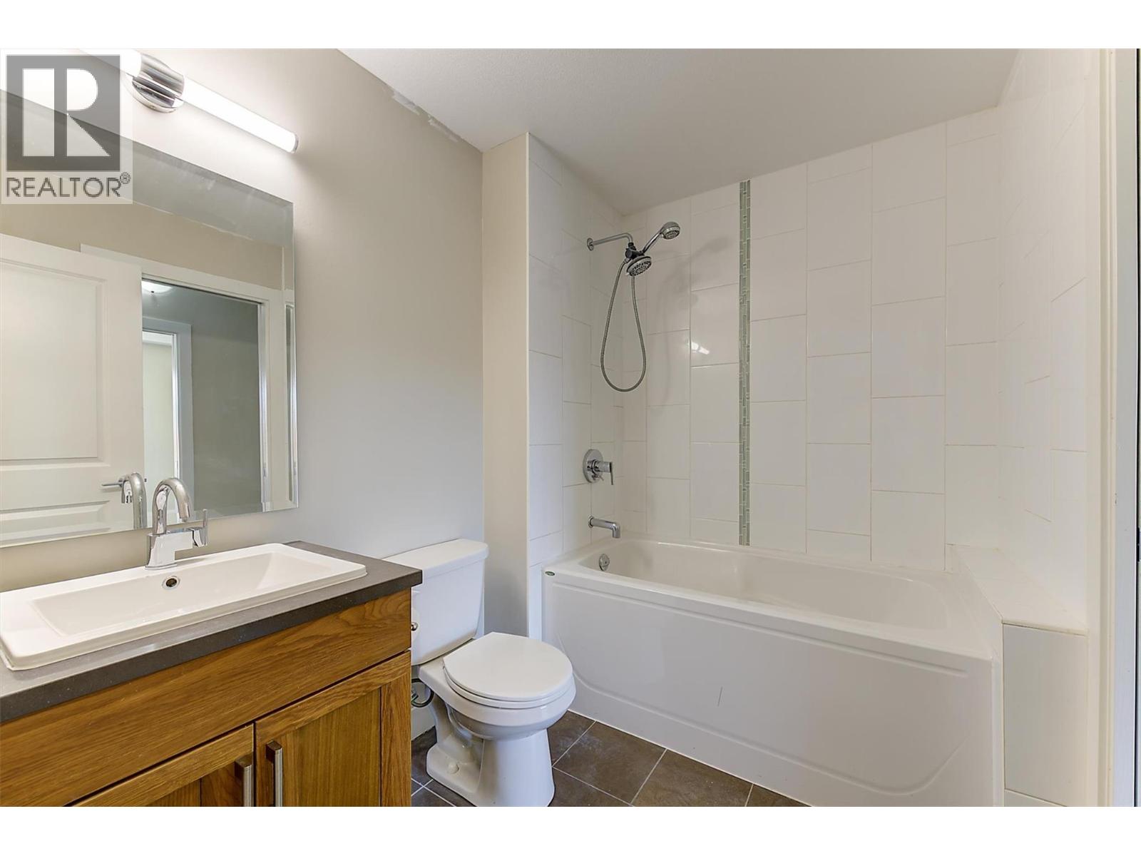 #512 3205 Skyview Lane - 25
