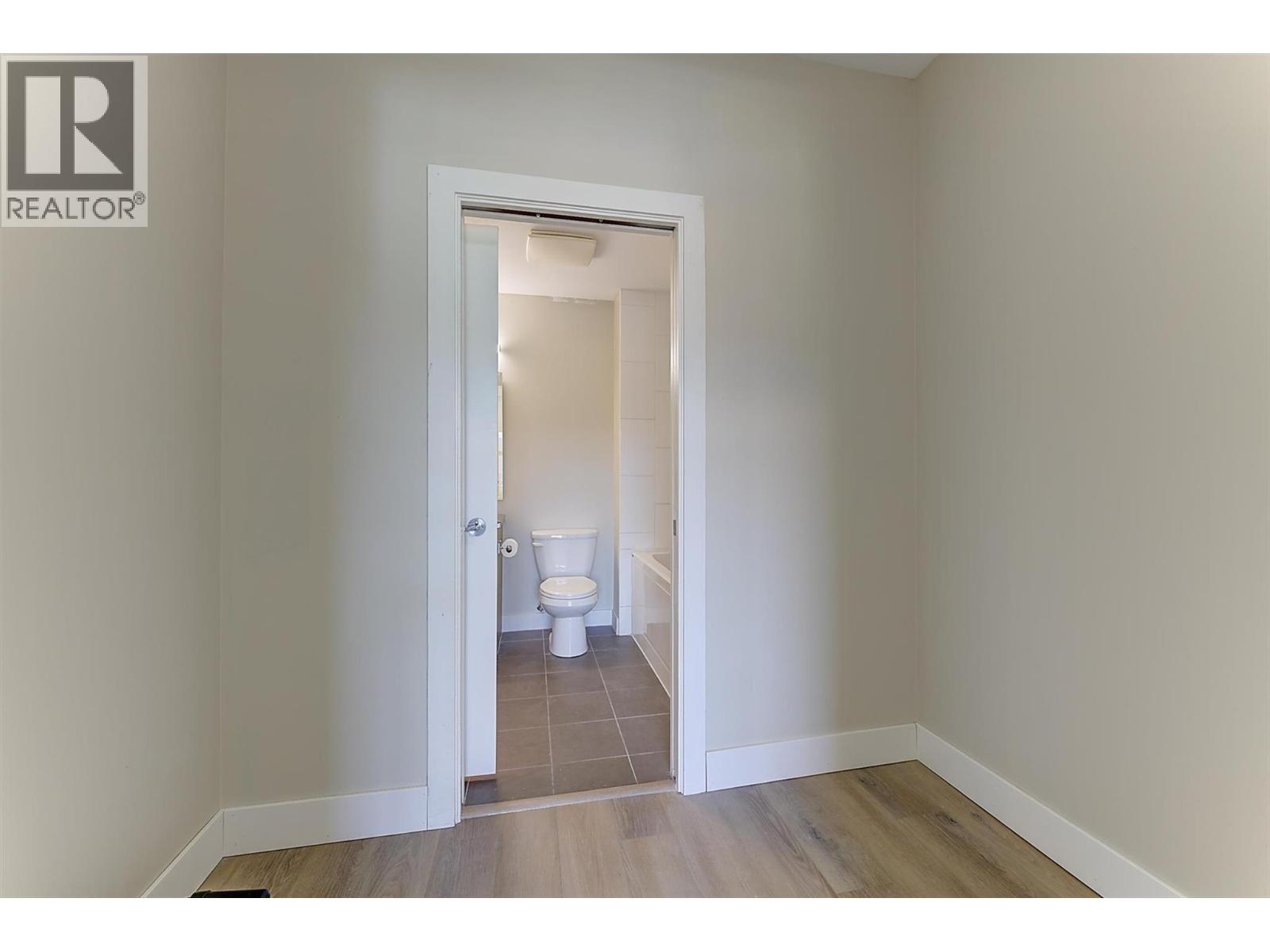 #512 3205 Skyview Lane - 23