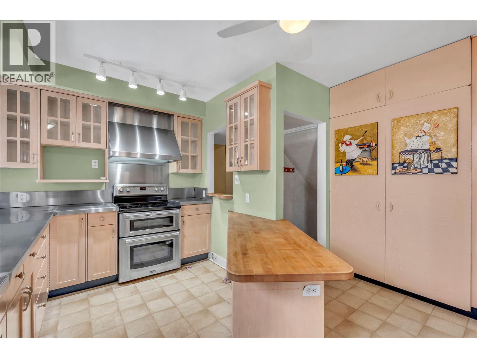 702 Winnipeg Street - 9