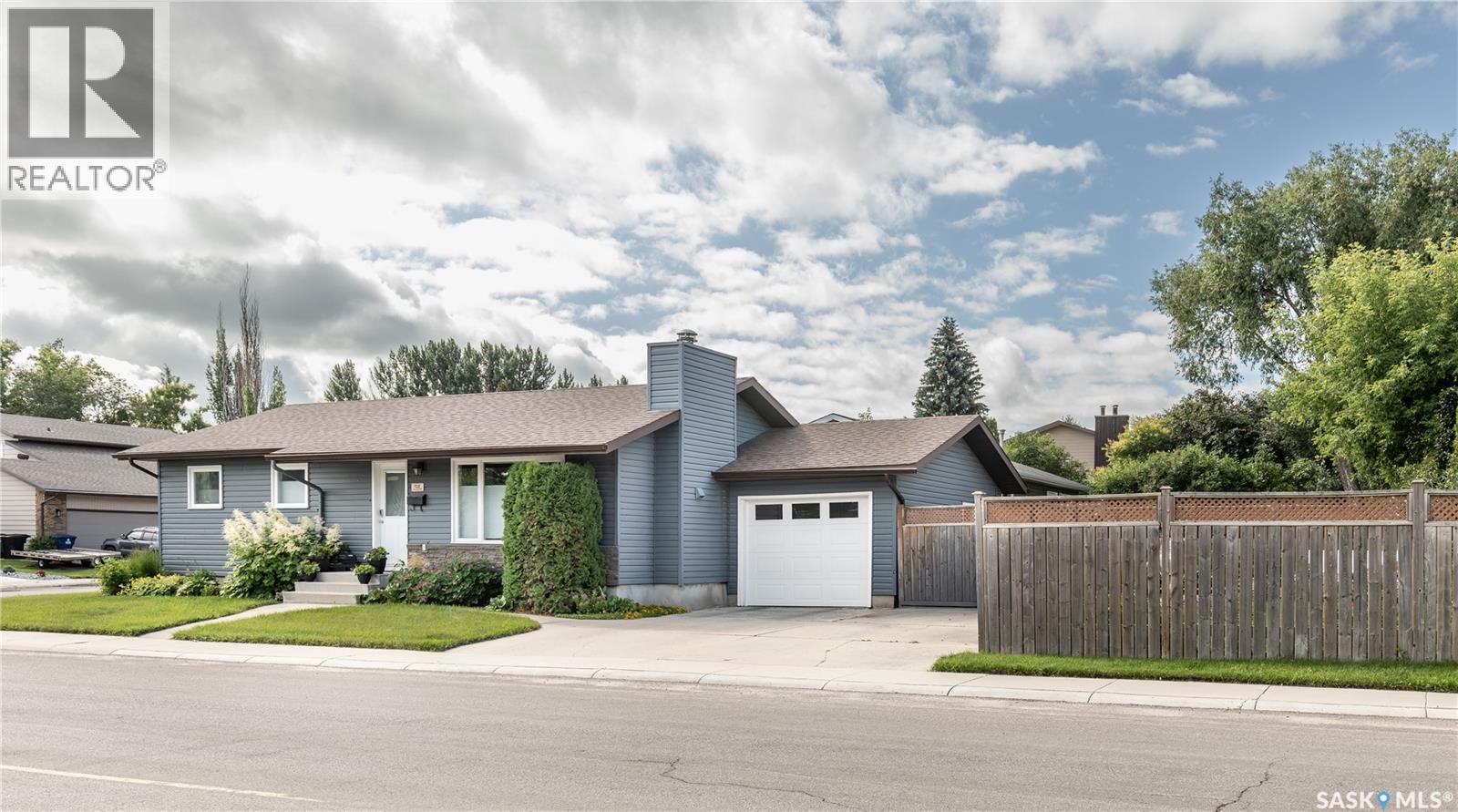 102 Wakaw CRESCENT - 2