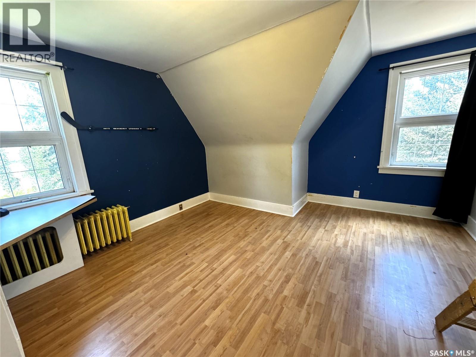 215 7th AVENUE E - 13