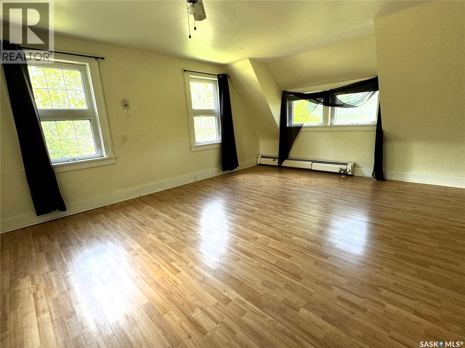 215 7th AVENUE E - 15