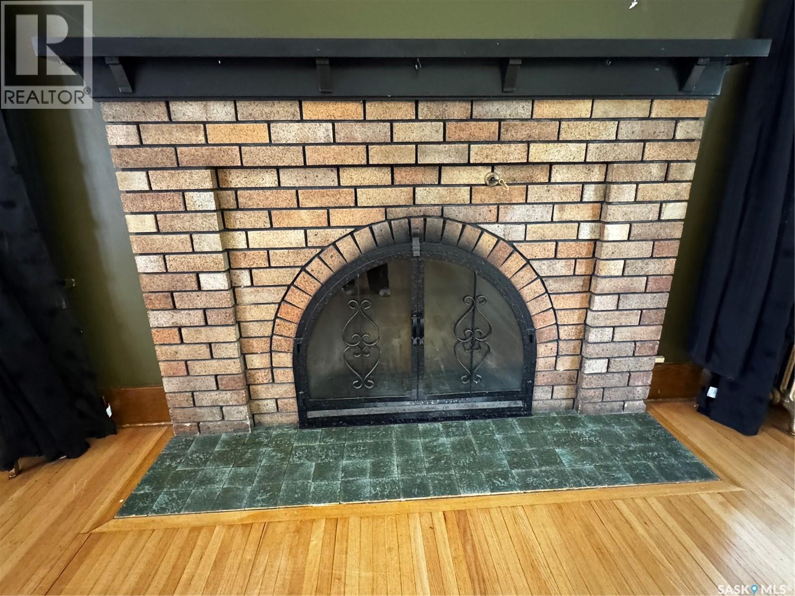 215 7th AVENUE E - 4