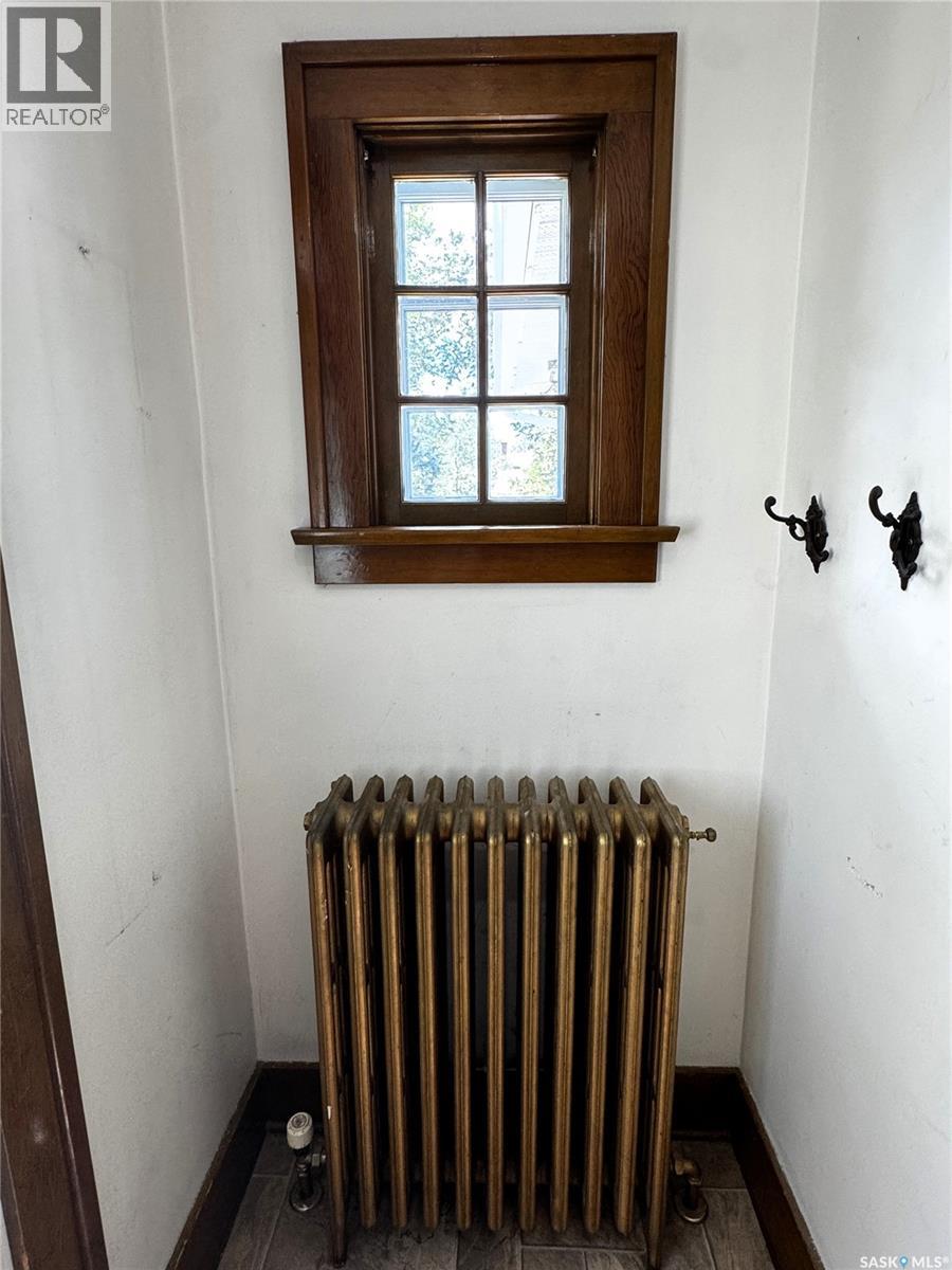 215 7th AVENUE E — photo 8