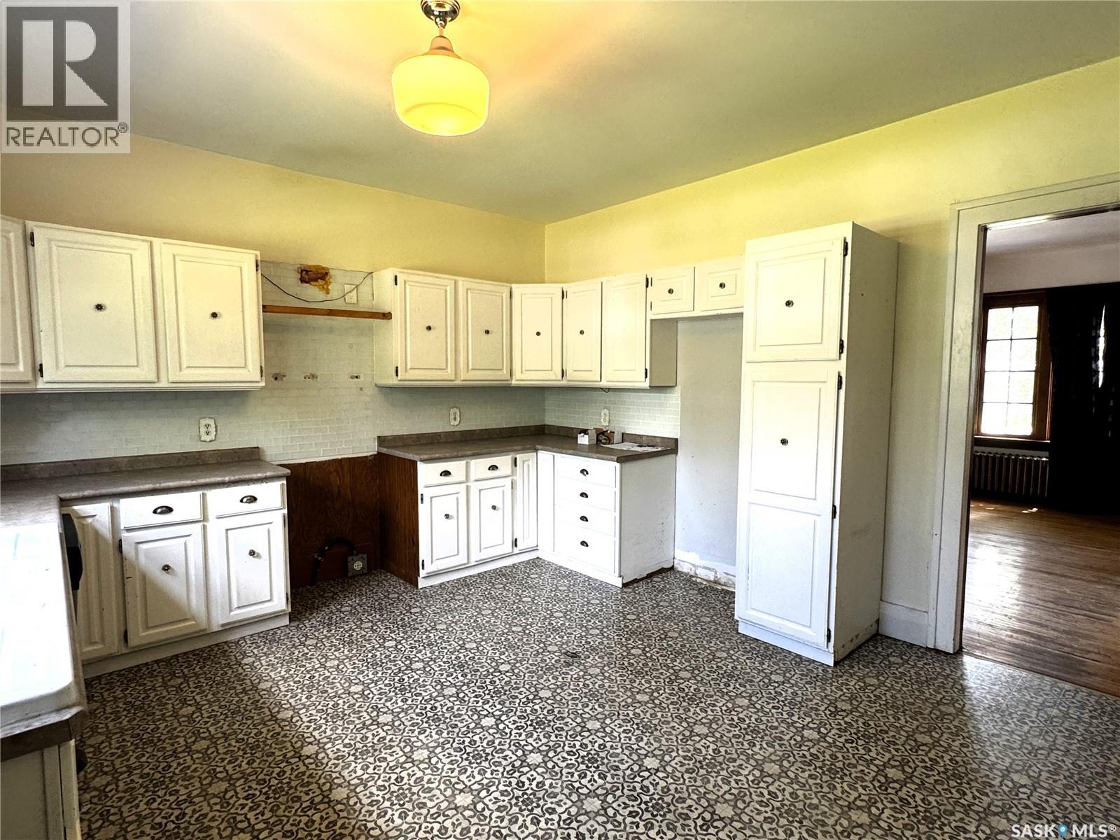 215 7th AVENUE E - 10