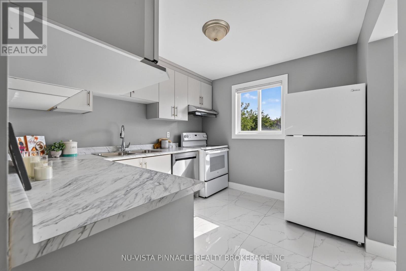 282 FLEMING DRIVE - 19