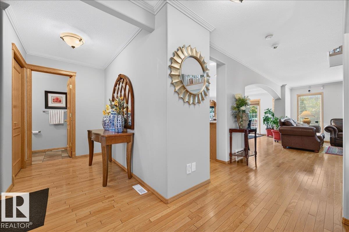 19043 49 AV NW - 6