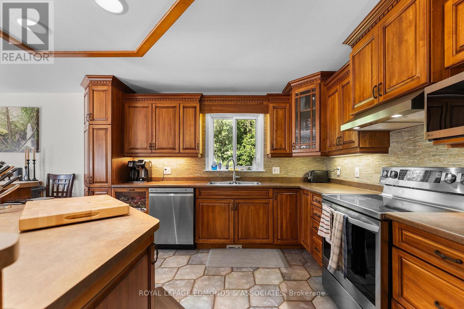 36 FERN ROAD - 11
