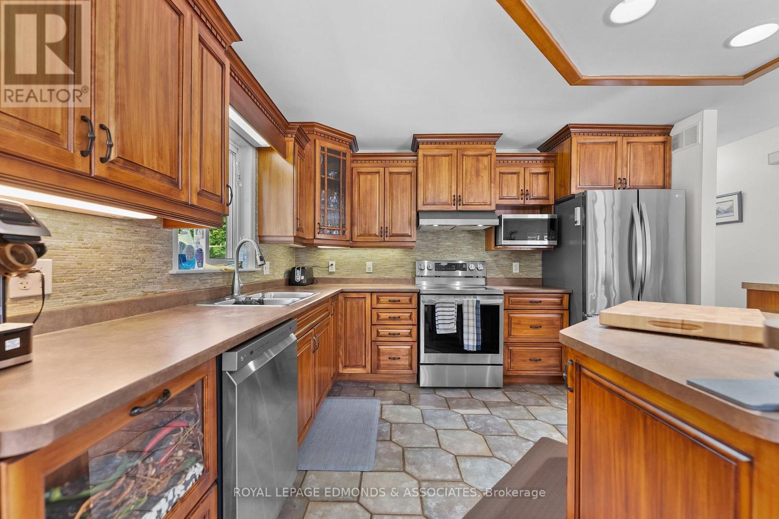 36 FERN ROAD - 12