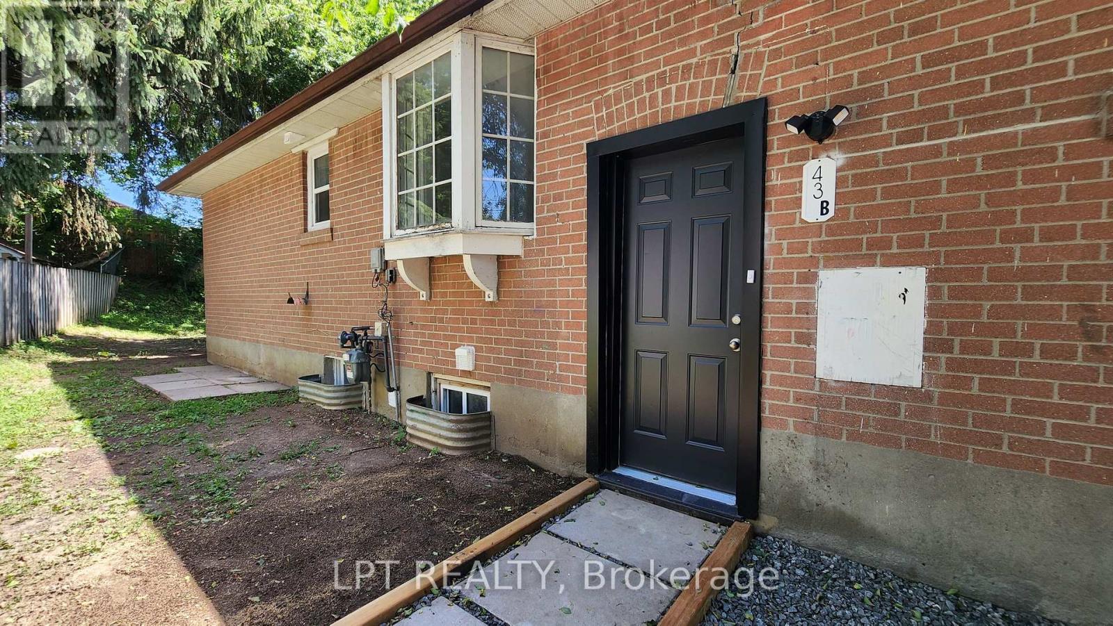 43 NEWBURY DRIVE - 22