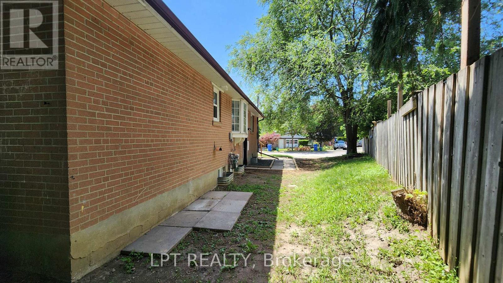 43 NEWBURY DRIVE - 23