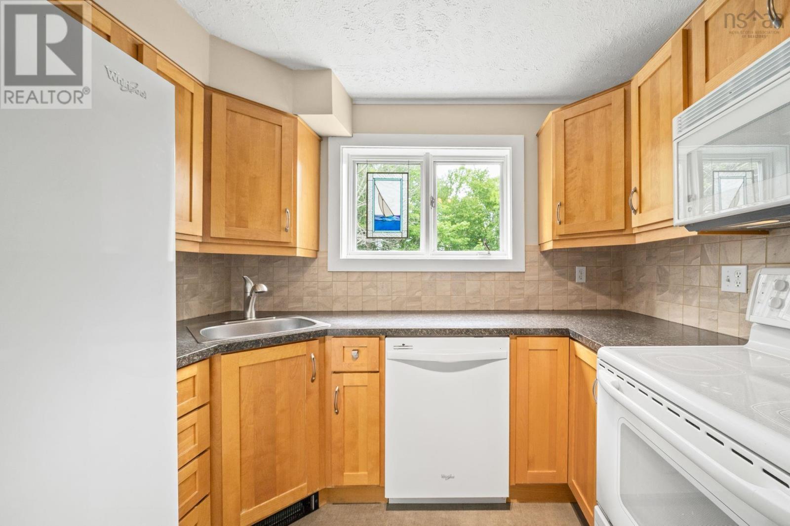 15 Idlewylde Road - 16