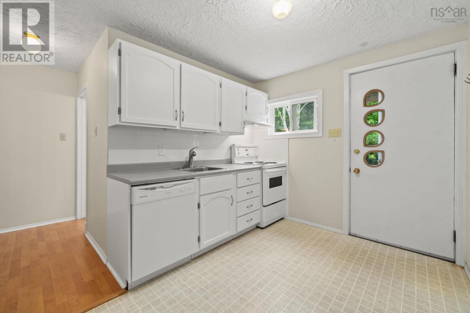 15 Idlewylde Road - 33