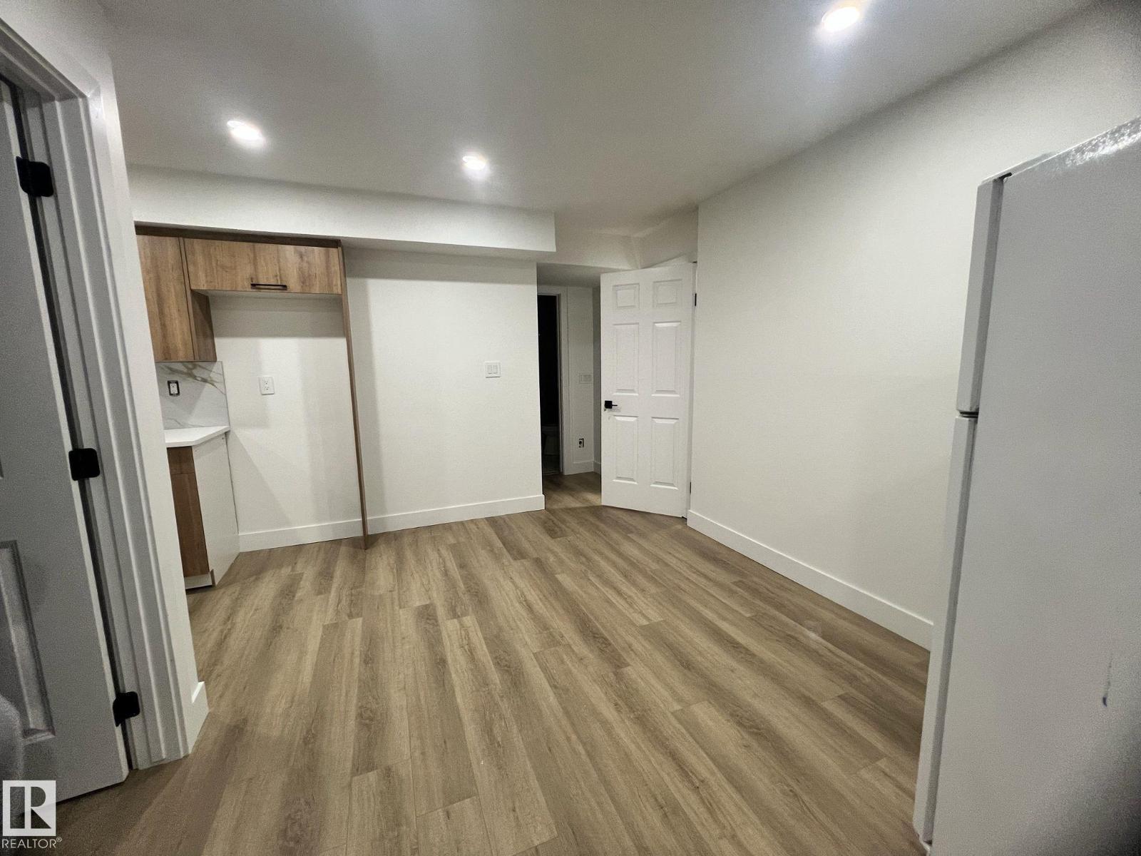 3320 43 ST NW - 23