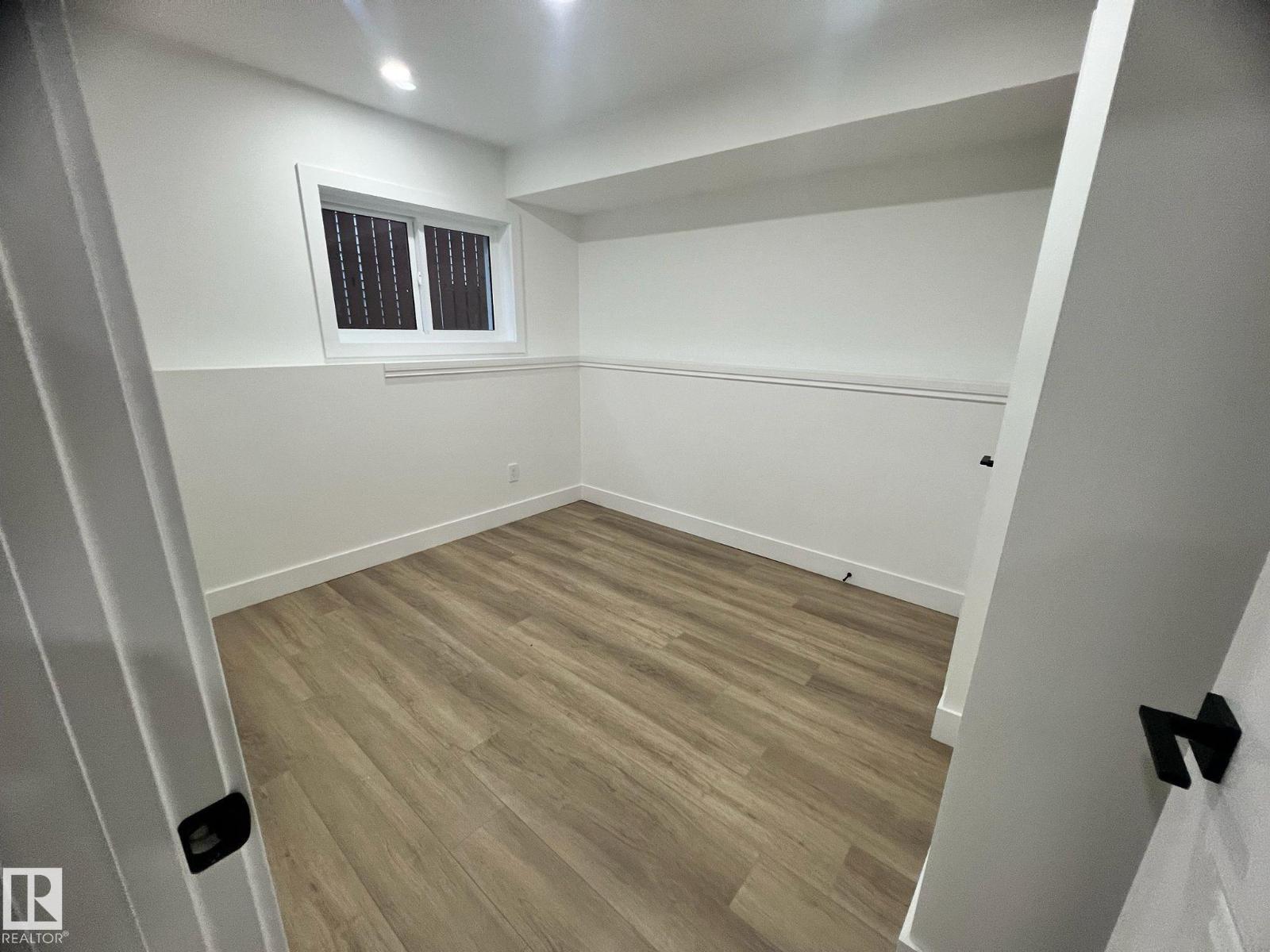 3320 43 ST NW - 24