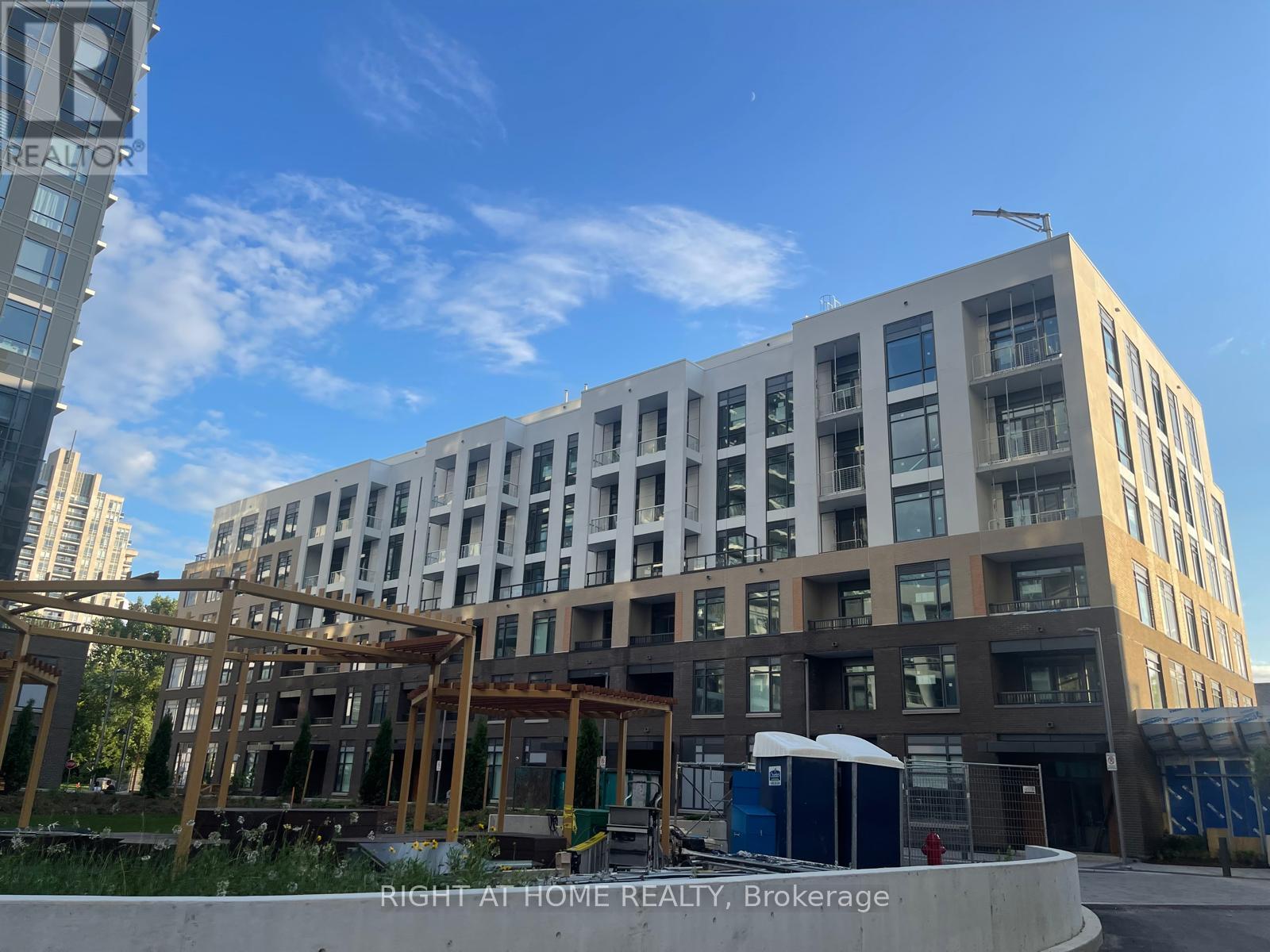 Photo of D-331 - 8 BEVERLEY GLEN BOULEVARD