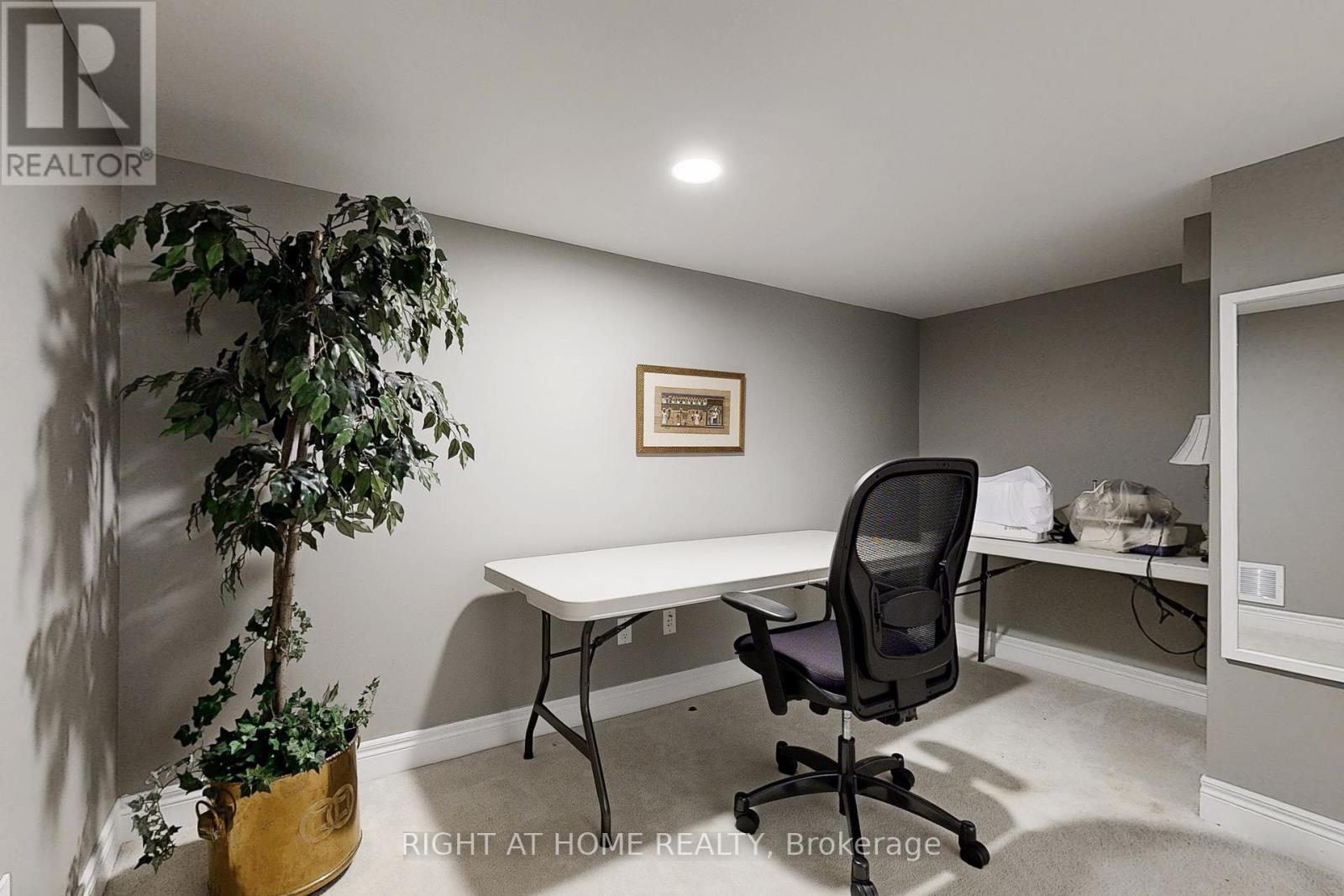 9 ARLINGTON WAY - 31