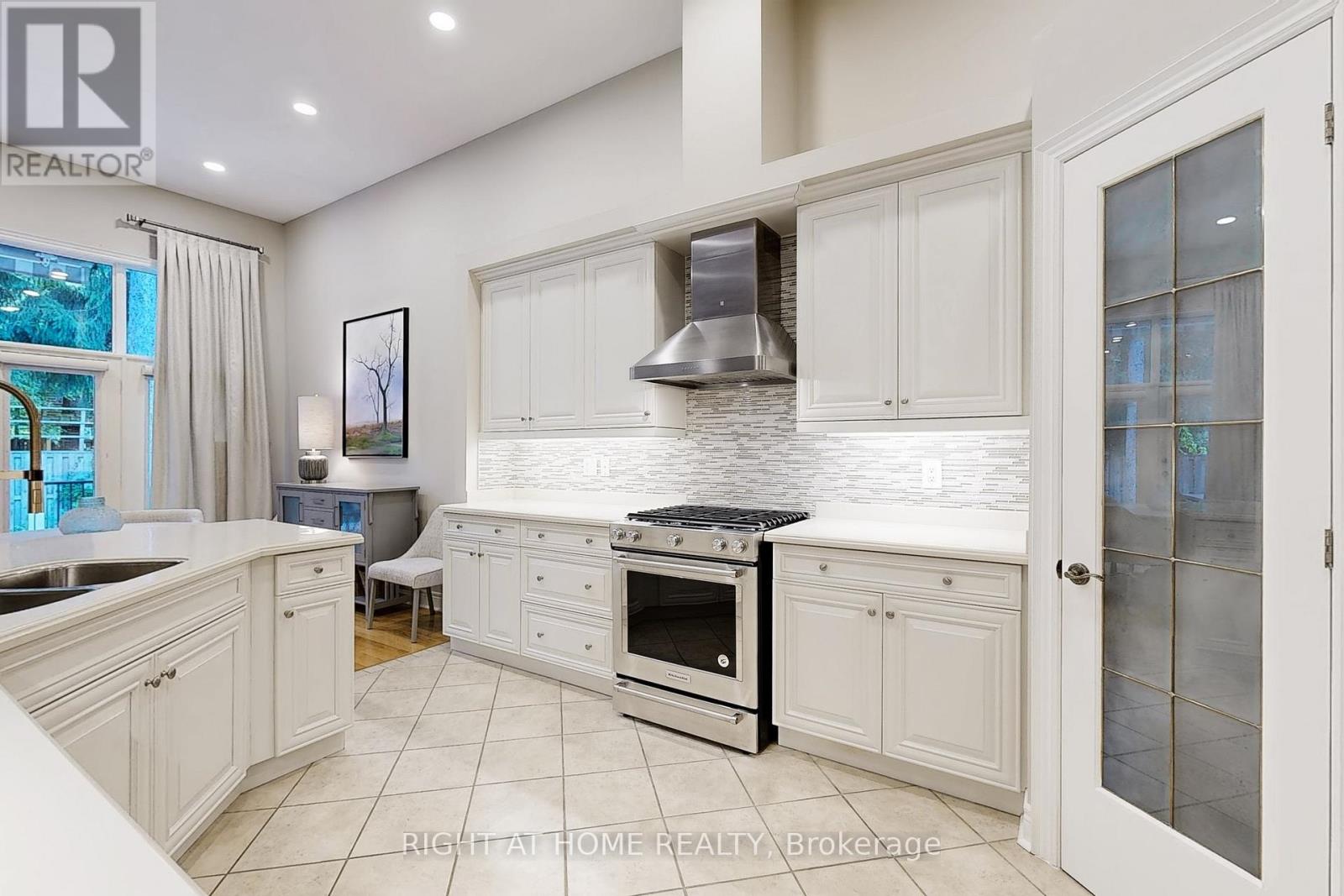 9 ARLINGTON WAY - 9