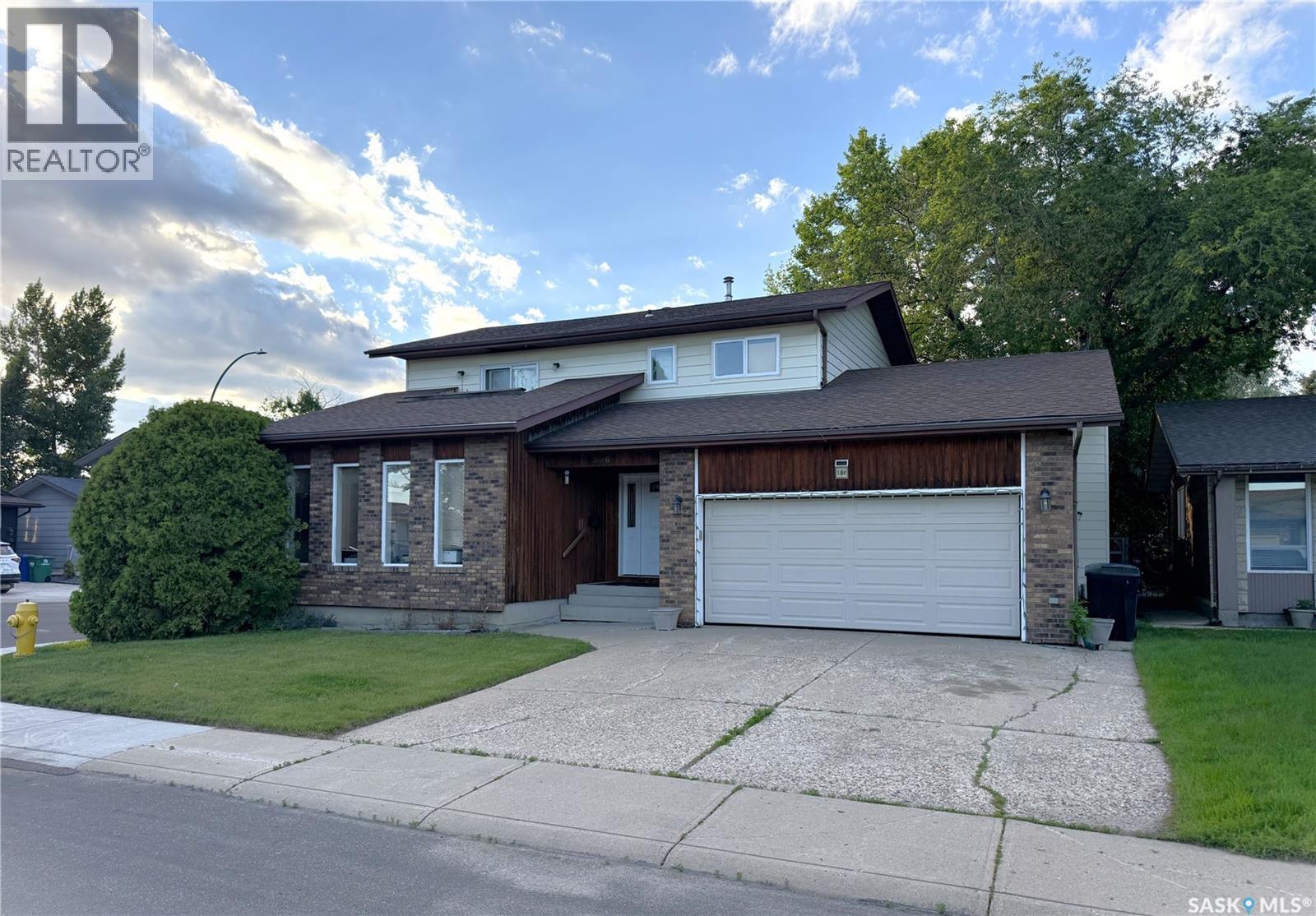 306 Crean CRESCENT - 1