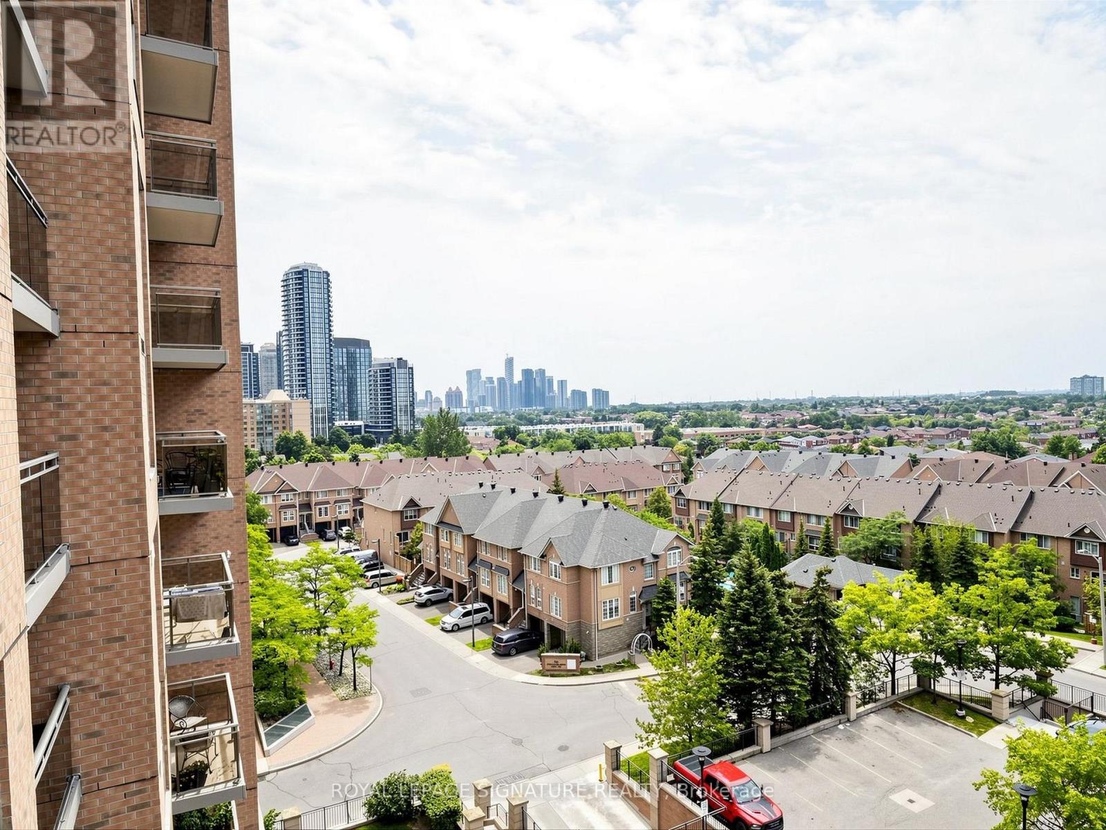 #708 55 STRATHAVEN DRIVE - 33