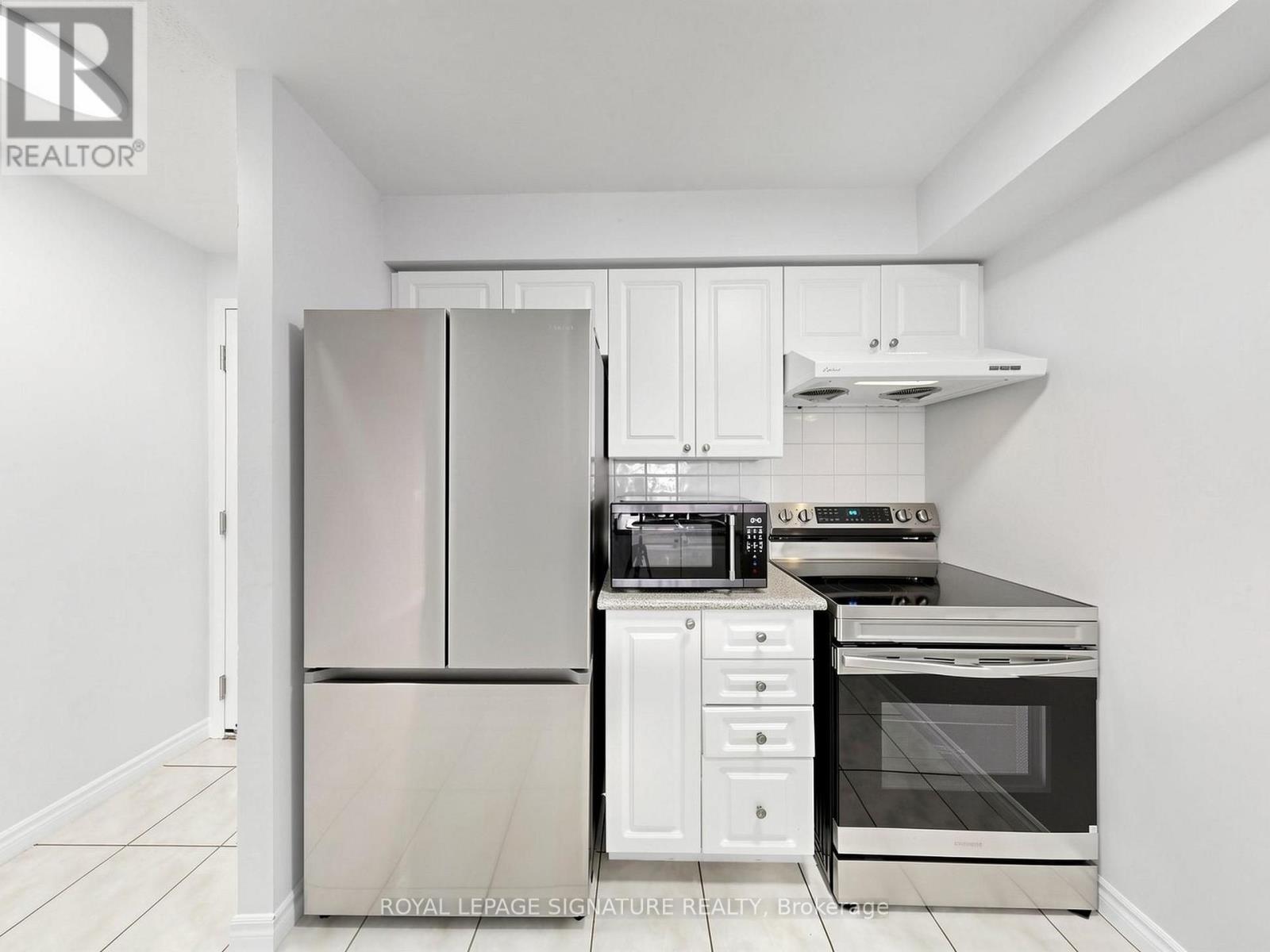 #708 55 STRATHAVEN DRIVE - 18