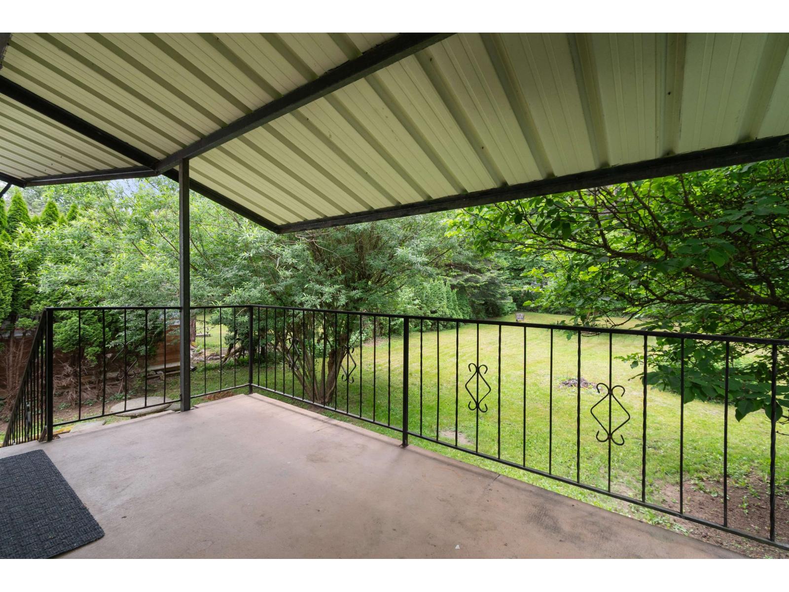 260 ROBERTSON CRESCENT, Hope, Hope