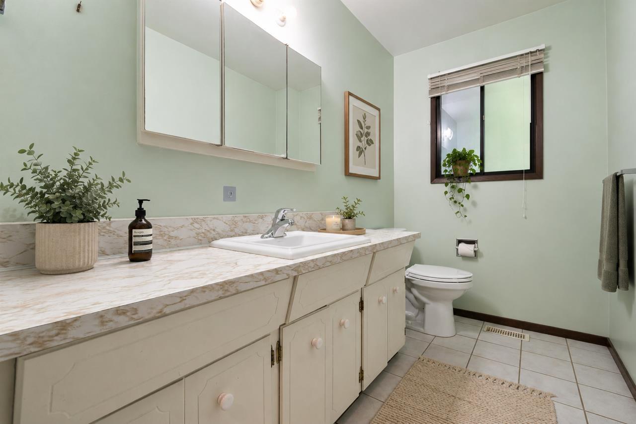 260 ROBERTSON CRESCENT, Hope, Hope