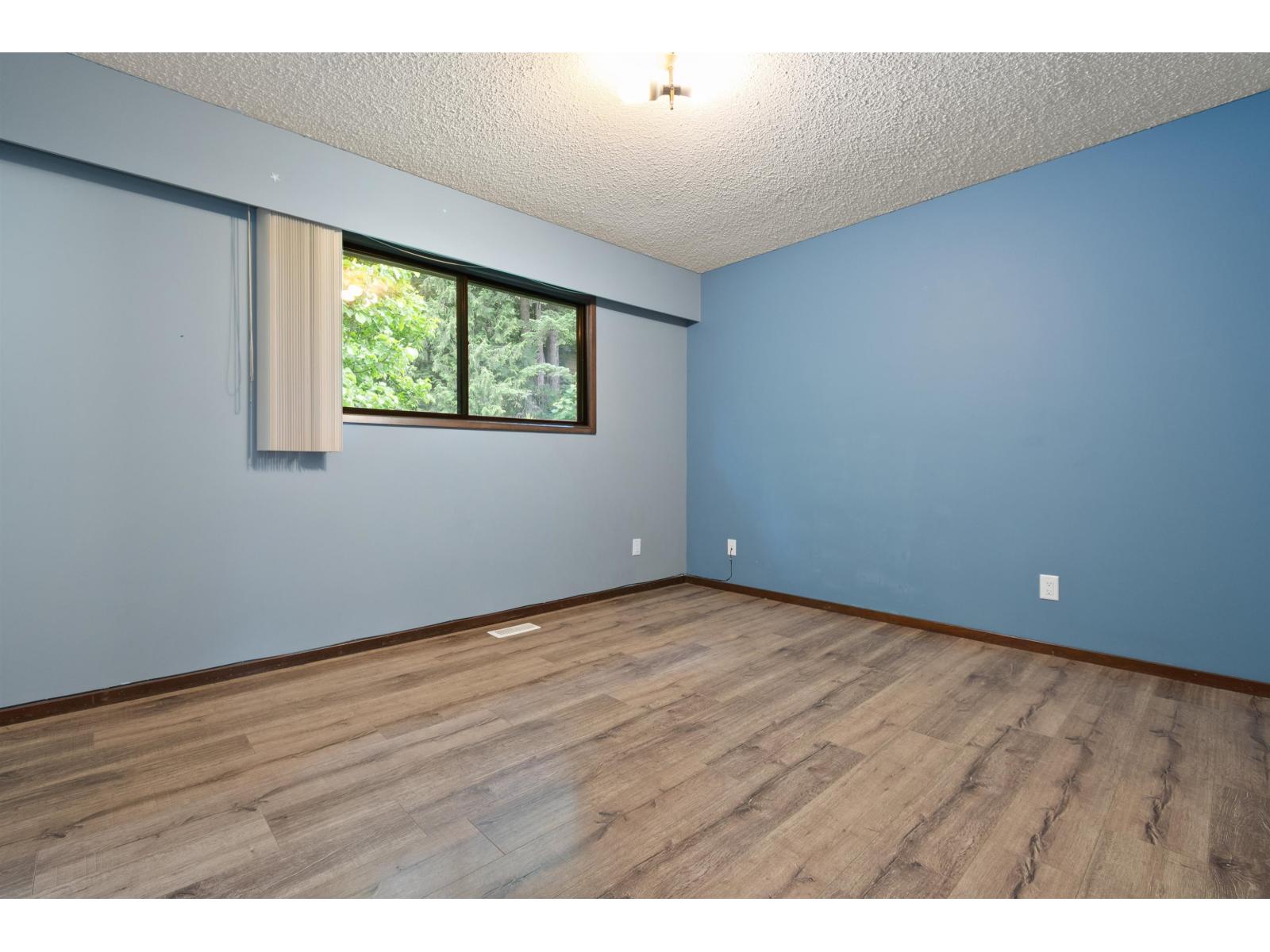 260 ROBERTSON CRESCENT, Hope, Hope