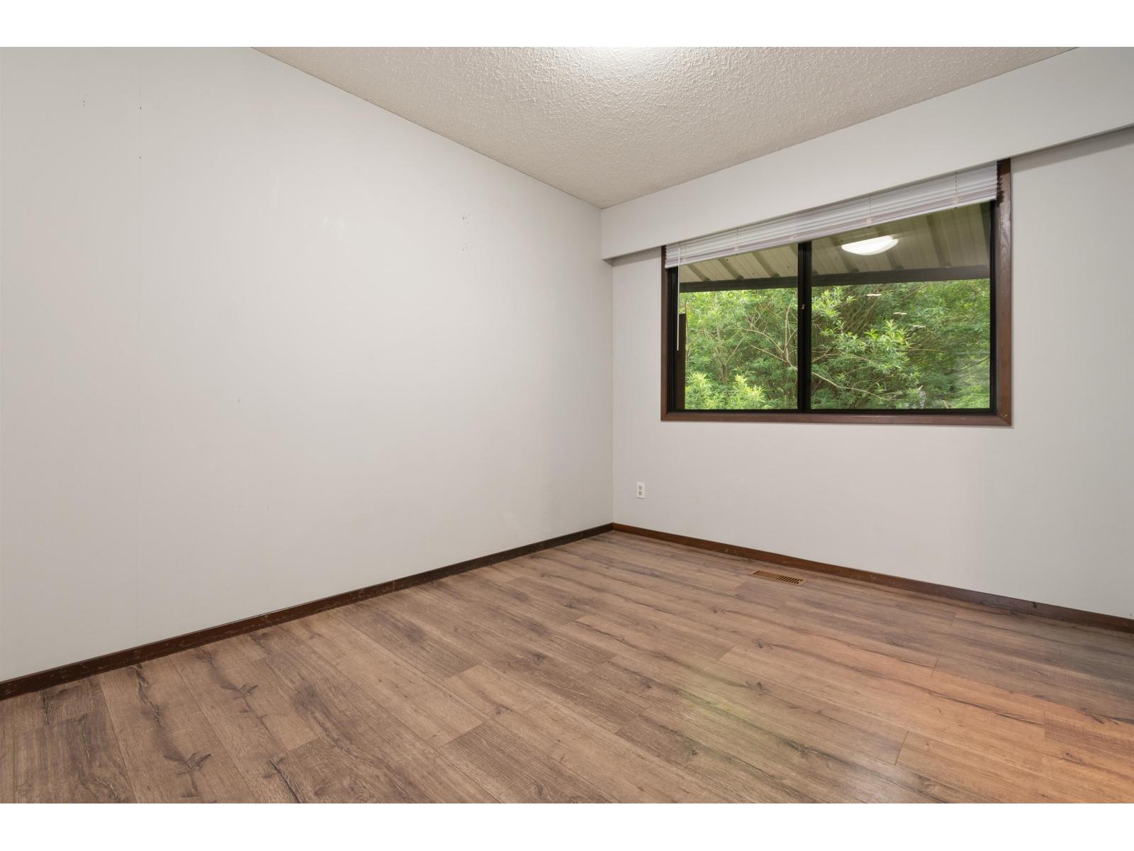 260 ROBERTSON CRESCENT, Hope, Hope
