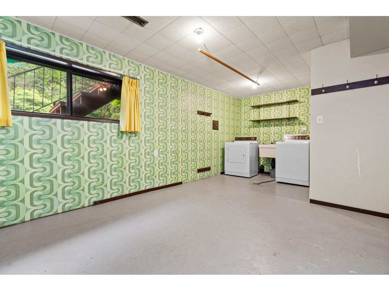 260 ROBERTSON CRESCENT, Hope, Hope