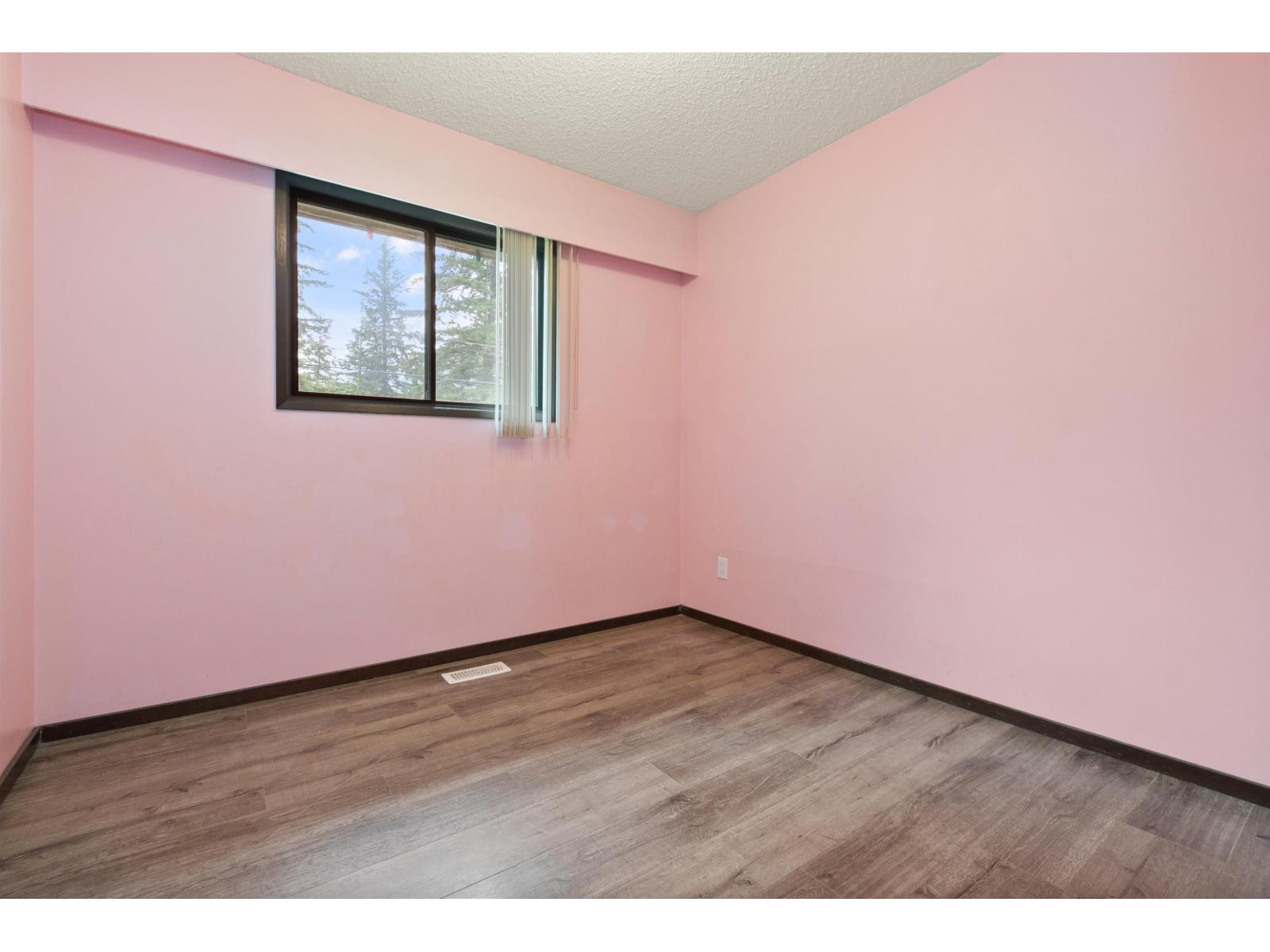 260 ROBERTSON CRESCENT, Hope, Hope