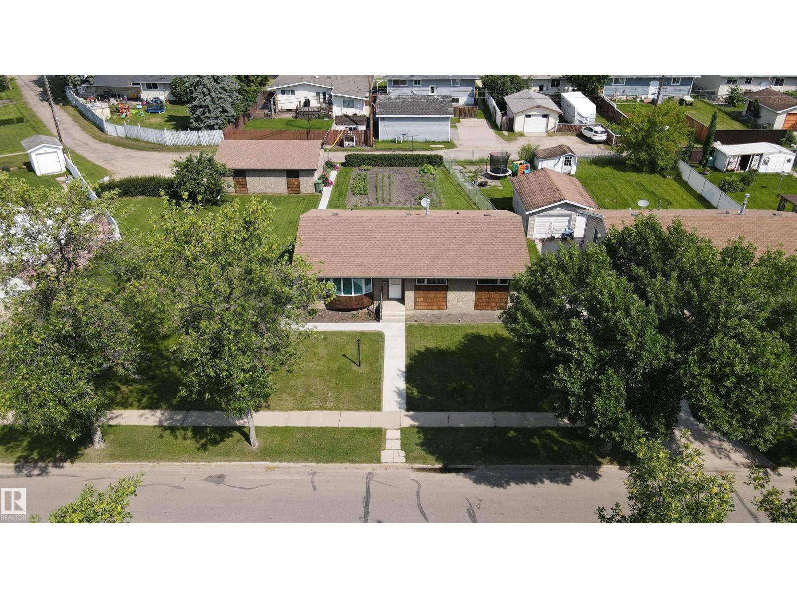 4725 43 AV — photo 31