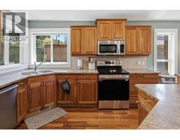 Kitchen - 1115 Bentien Road, Kelowna, BC V1X6R9 Photo 9