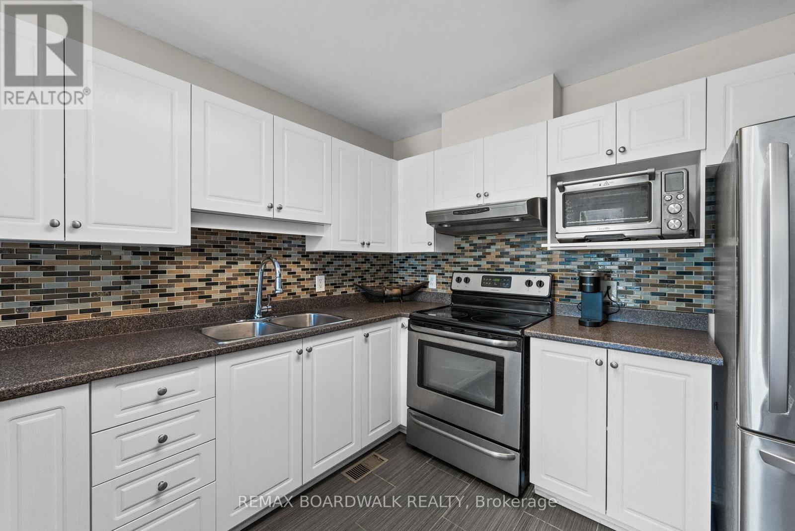 50 GRAY CRESCENT - 11